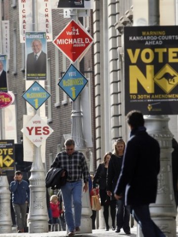 <p>
	<em>Улица в Дъблин. Снимка: Ройтерс</em></p>
