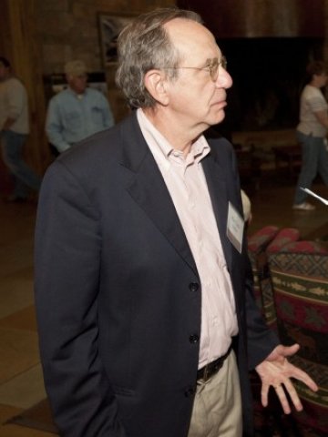 <p>
	Главният икономист на ОИСР Пиер Карло Падоан предупреждава за опасностите при промяна на политиката на Фед. <em>Снимка: Ройтерс</em></p>
