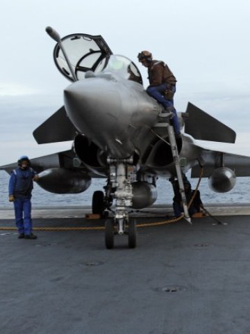 <p>
	Френски изтребител Rafale. <em>Снимка: Ройтерс</em></p>
