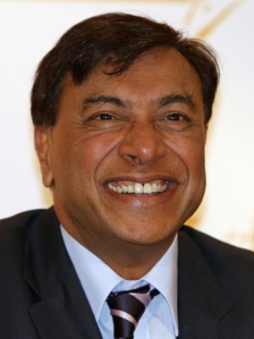 <p lang="bg-BG" style="margin-bottom: 0cm">
	Лакшми Митал, изпълнителен директор на компанията. <em>Снимка: Ройтерс</em></p>
