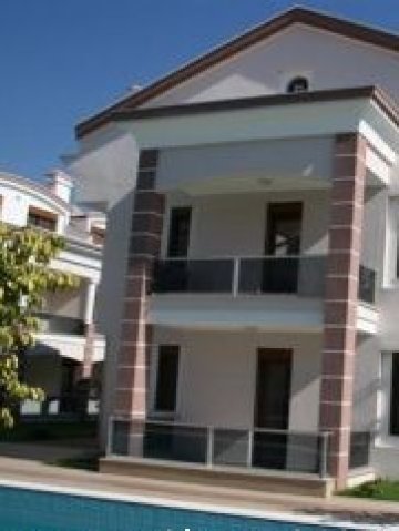 <p>
	Тази къща в Мармарис се продава за ок. 140 хил. долара. Снимка: Cartier Real Estate</p>
