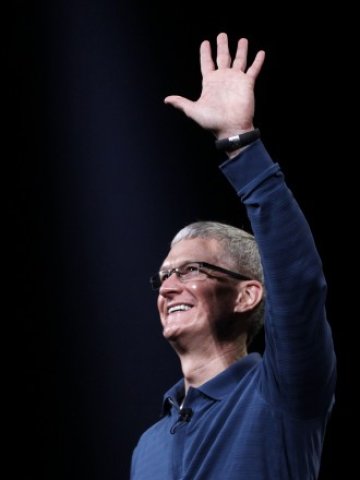 <p>
	Тим Кук е изправен пред нови предизвикателства. <em>Снимка: Ройтерс</em></p>
