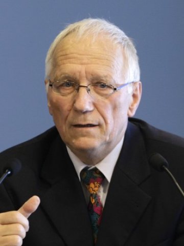 <p>
	Герхард Книс, изпълнителен директор на Desertec Foundation. <em>Снимка: Ройтерс</em></p>
