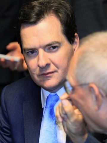 <p>
	Британският финансов министър Джордж Озбърн и германският му колега Волфганг Шойбле. <em>Снимка: Ройтерс</em></p>
