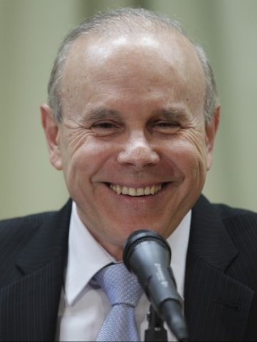 <p>
	Гидо Мантега, финансов министър на Бразилия. <em>Снимка: Ройтерс</em></p>
