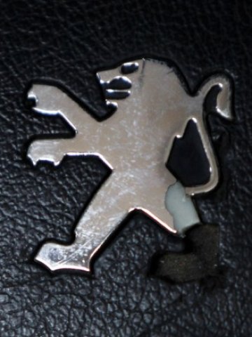 <p>
	Блясъкът на Peugeot намалява с всеки изминат ден. <em>Снимка: Ройтерс</em></p>
