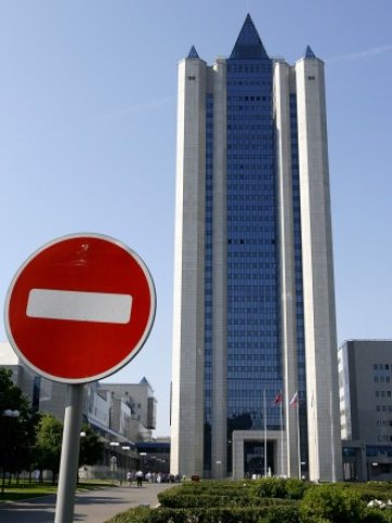 <p>
	В последните дни новините около Газпром са предимно негативни. <em>Снимка: Getty Images News</em></p>
