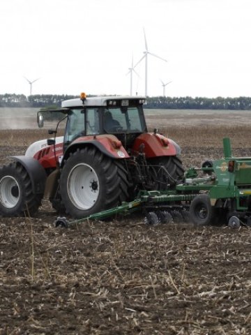 <p>
	Оборудването с нови машини стана възможно основно благодарение на програмата за селските райони</p>
<p>
	Снимка: БТА</p>
