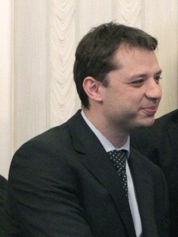 <p>
	<em>Номинираният за министър на икономиката, енергетиката и туризма Делян Добрев </em>&nbsp; Снимка: БТА</p>
