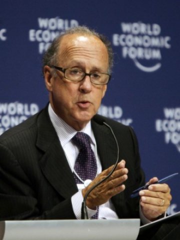 <p>
	Стивън Роуч. <em>Снимка: Архив Ройтерс</em></p>
