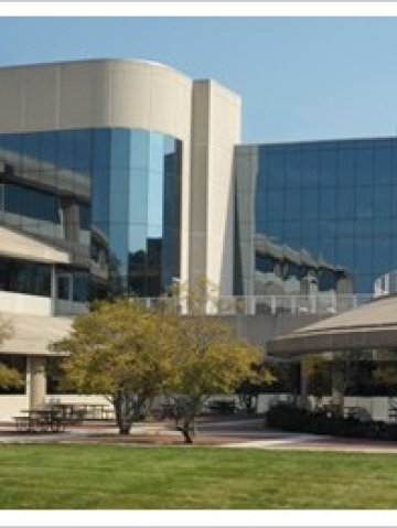 <p>
	Сградата на информационния&nbsp;център на отдел&nbsp;&quot;Наказателно правосъдие&quot; на ФБР във Вашингтон.<em> Снимка: ФБР</em></p>
