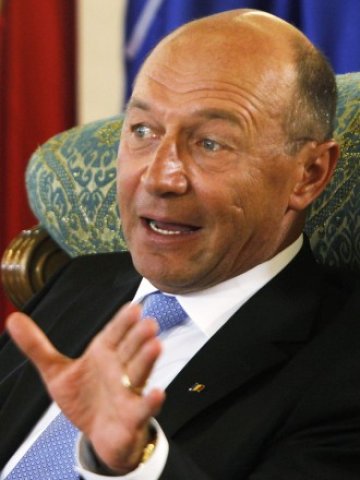 <p>
	Траян Бъсеску. <em>Снимка: Ройтерс</em></p>
