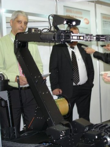 <p>
	Роботът на българската компания ACOM. Снимка: Investor.bg</p>
