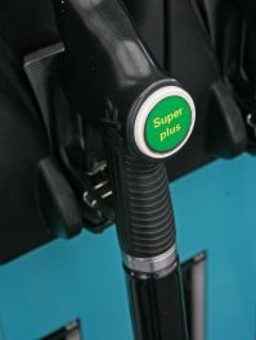 <p>Редица международни петролни компании&nbsp;преустановиха дейностите&nbsp;си в&nbsp;Либия поради съображения за сигурност. Снимка: Sxc.hu</p>