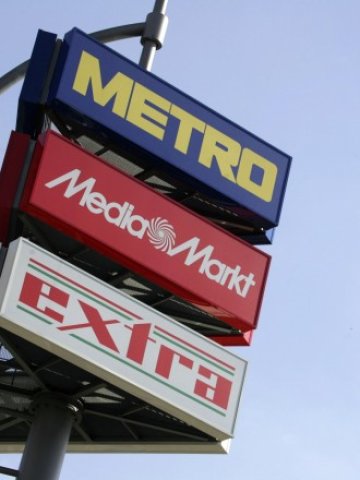 <p>
	Въпреки ниските цени Metro постигна скромен ръст на продажбите по Коледа. <em>Снимка: Getty Images News</em></p>
