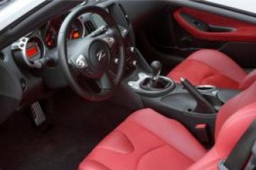 Nissan празнува годишнина със специален модел