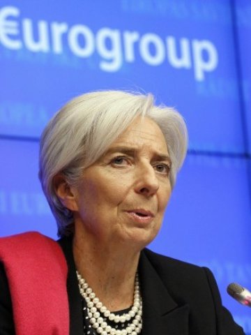 <p>
	Управляващият директор на МВФ Кристин Лагард вероятно ще се вслуша в призивите на членовете на фонда да се ограничат експозициите към еврозоната. <em>Снимка: Ройтерс</em></p>
