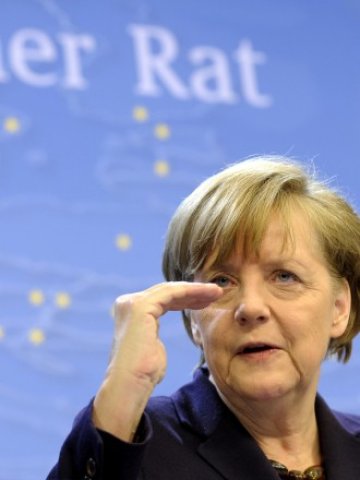 <p>
	Меркел:&nbsp;ЕС засега избягва санкции срещу лица извън политическите и военни кръгове на Русия главно поради опасения от правен характер. <em>Снимка: Ройтерс</em></p>
