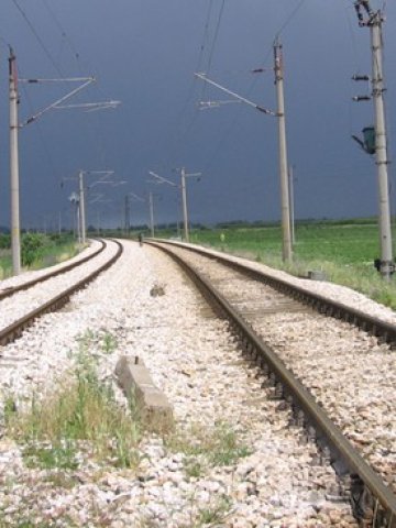 <p>За да не спрат напълно влаковете, ще има коригирано разписание. <i>Снимка: Investor.bg</i></p>