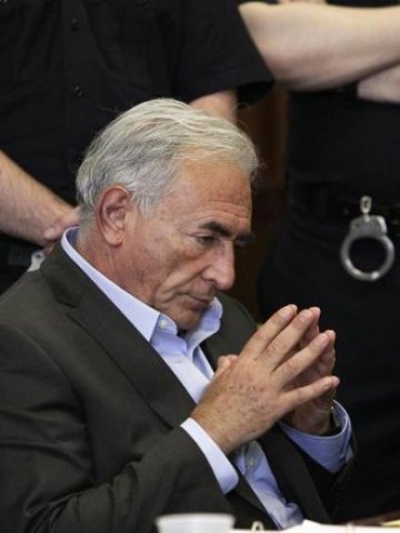 <p>
	Доминик Строс-Кан в съда в Ню Йорк. <em>Снимка: Ройтерс</em></p>
