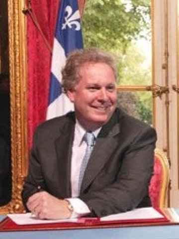 Премиерът на Квебек Жан Шаре едва ли ще може да си докара същите доходи като медицинските работници, дори и с извънреден труд. Снимка: Premier-ministre.gouv.fr