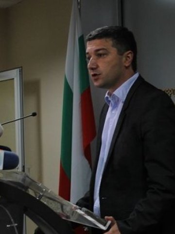 <p>
	<em>Драгомир Стойнев. Снимка: МИЕ</em></p>
