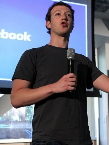 <p style="margin-bottom: 0cm;">
	<span>Марк Зукърбърг отново трябва да брани собствеността си в съда. </span><br />
	<br />
	<i><span>Снимка: </span></i><span>Ройтерс&nbsp;</span></p>
