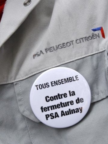 <p>
	От седмици служителите на PSA провеждат стачки. <em>Снимка: Ройтерс</em></p>
