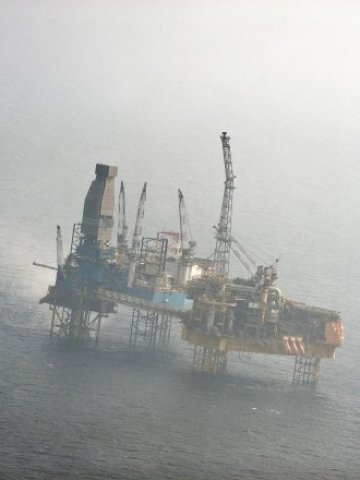 <p>
	<em>Платформата Elgin в Северно Море. Ройтерс</em></p>
