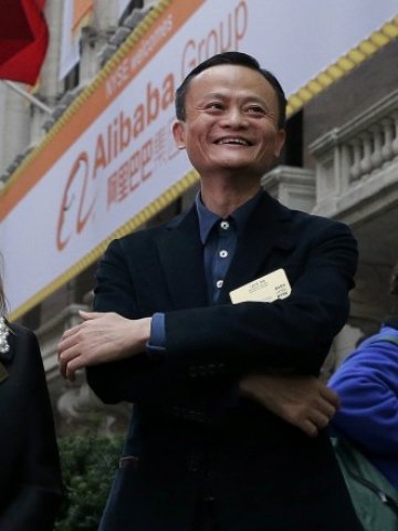 <p>
	Джак Ма при пристигането си на фондовата борса в Ню Йорк. <em>Снимка: Ройтерс</em></p>
