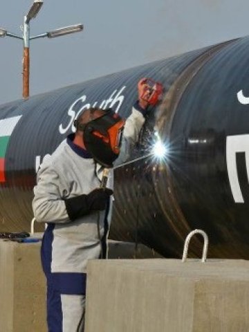<p>
	Първата заварка на &quot;Южен поток&quot; в България. Снимка: <em>&quot;Газпром&quot;</em></p>
