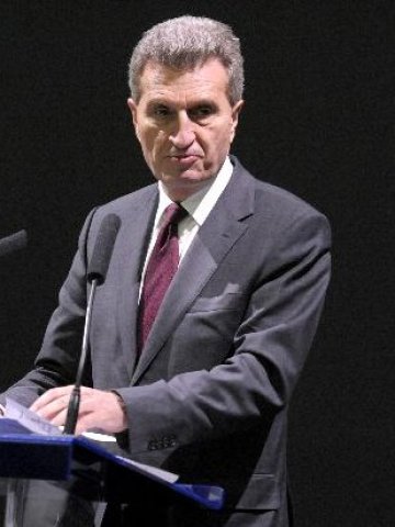 <p>
	<em>Комисарят по въпросите на енергетиката Гюнтер Йотингер. Снимка: ЕК</em></p>
