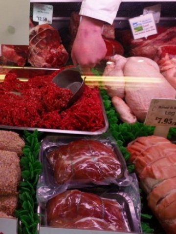 <p>
	<em>У нас се продава и създърма с конско месо.</em> Снимка: <em>Ройтерс</em></p>
