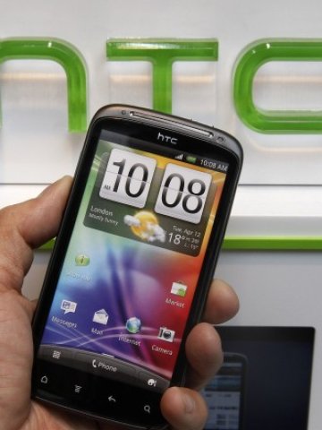 <p>
	Въпреки качествените си модели HTC е изправен пред трудни времена. <em>Снимка: Ройтерс</em></p>
