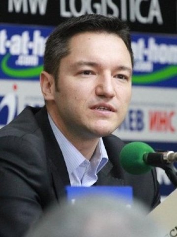 <p>
	Кристиян Вигенин<em>. Снимка: Официален блог на Вигенин</em></p>
