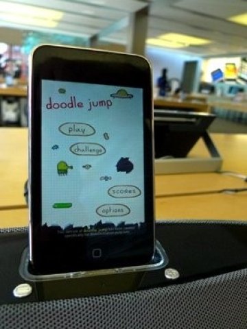 <p>
	Doodle Jump се превърна в истински хит. <em>Снимка: Lima Sky</em></p>
