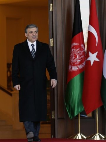 <p>
	Въпреки дистанцирането си през последните дни от Ердоган Гюл все пак подписа спорния закон. <em>Снимка: Ройтерс</em></p>
