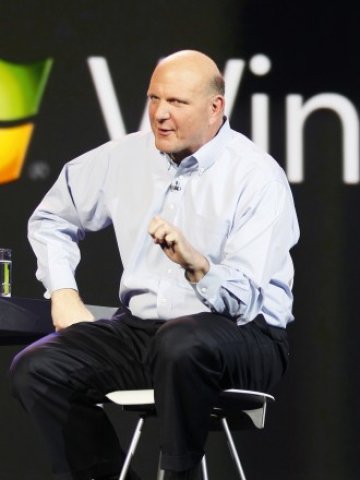 <p>
	Изпълнителният директор на Microsoft Стив Балмър посочи, че Windows 8 e най-мащабният проект на компанията досега. <em>Снимка: Ройтерс</em></p>
