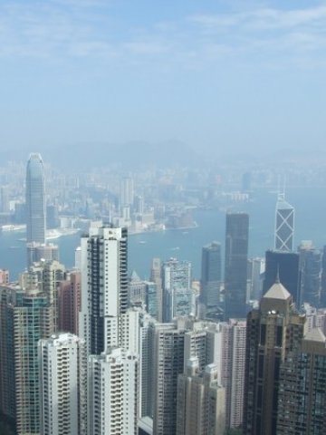 <p>
	Изглед от Хонконг.<em> Снимка: eguidetravel. Лиценз: <a href="http://creativecommons.org/licenses/by/2.0" target="_blank">Creative Commons</a></em></p>
