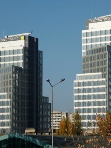 <p>
	Софарма бизнес тауърс <em>Снимка: Businesstowers.bg</em></p>
