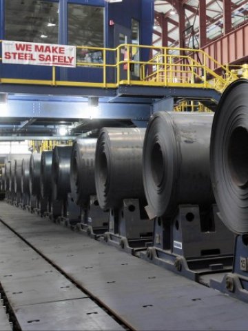 <p>
	Завод за стомана в Мичиган. <em>Снимка: Ройтерс</em></p>
