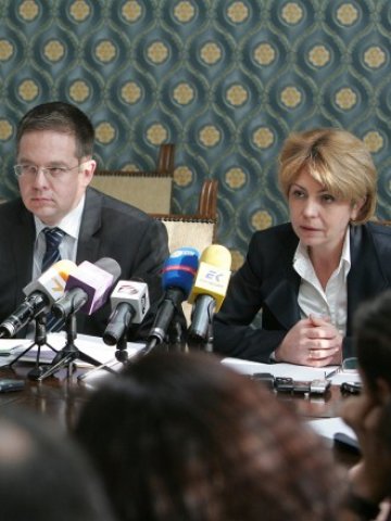 <p>
	Кметът на София Йорданка Фандъкова и заместник-кметът Дончо Барбалов представиха новата структура на Столична община Снимка: БТА</p>
