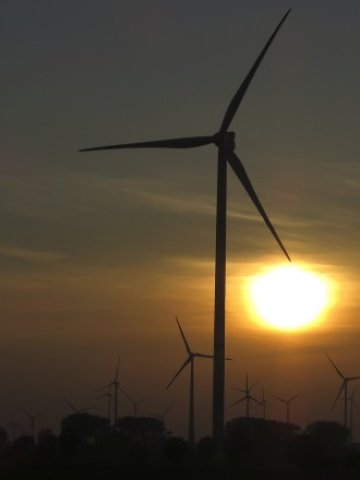 <p>
	Германската икономика забавя темпото на растеж. <em>Снимка: архив Ройтерс</em></p>
