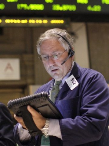 <p style="text-align: center; ">
	Инвеститорите на Wall Street остават загрижени за Гърция. <em>Снимка: Ройтерс</em></p>
