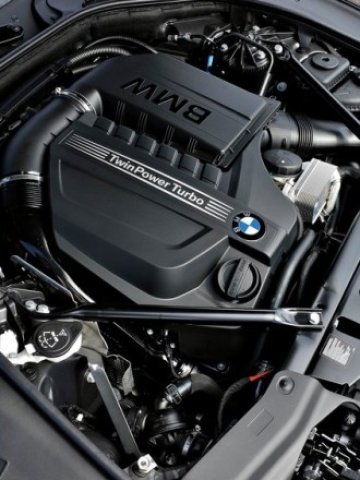 <p>
	BMW разполага с&nbsp;високоефективни бензинови двигатели с голям обем. <em>Снимка: компанията</em></p>
