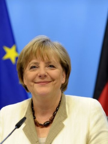 <p>
	Германският канцлер Ангела Меркел на пресконференцията след края на срещата на високо равнище на лидерите от еврозоната. <em>Снимка: Ройтерс</em></p>
