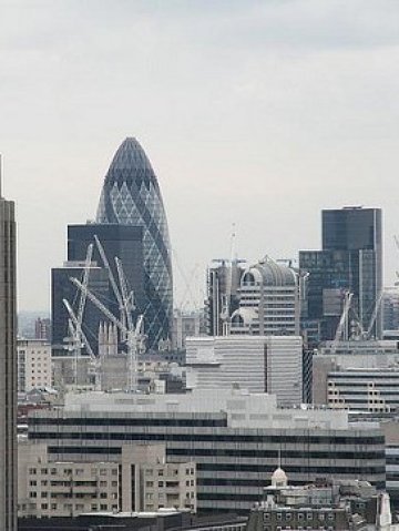 <p>
	Изглед от лондонското Сити.<em> Снимка: liqunzhaophoto. Лиценз: <a href="http://creativecommons.org/licenses/by-sa/2.0" target="_blank">Creative Commons</a></em></p>
