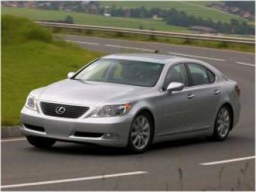 Луксозен модел на Toyota дава засечки