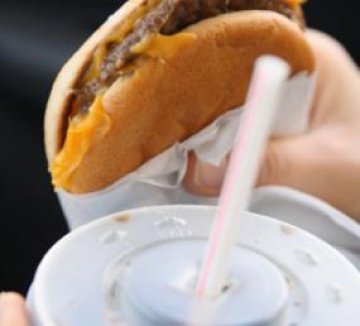 Производители намаляват калориите в храните си