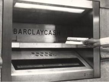Първият банкомат пред Barclays